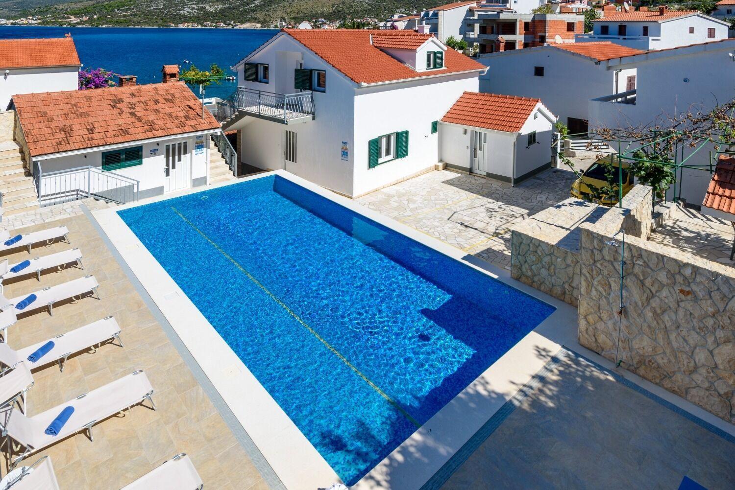 Apartments Bisernica-With Pool Ражань Экстерьер фото