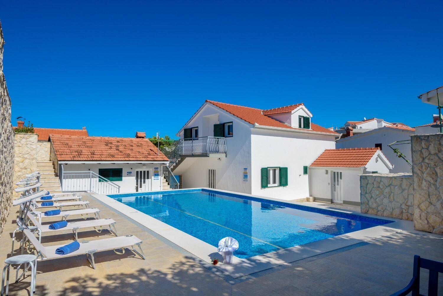 Apartments Bisernica-With Pool Ражань Экстерьер фото